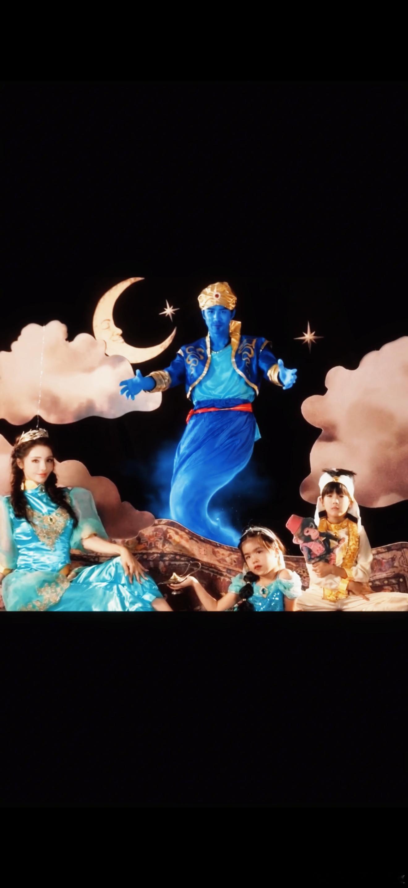 麦迪娜说姜潮是全家人的灯神姜潮麦迪娜一家cos阿拉丁神灯 麦迪娜调侃姜潮是全家人