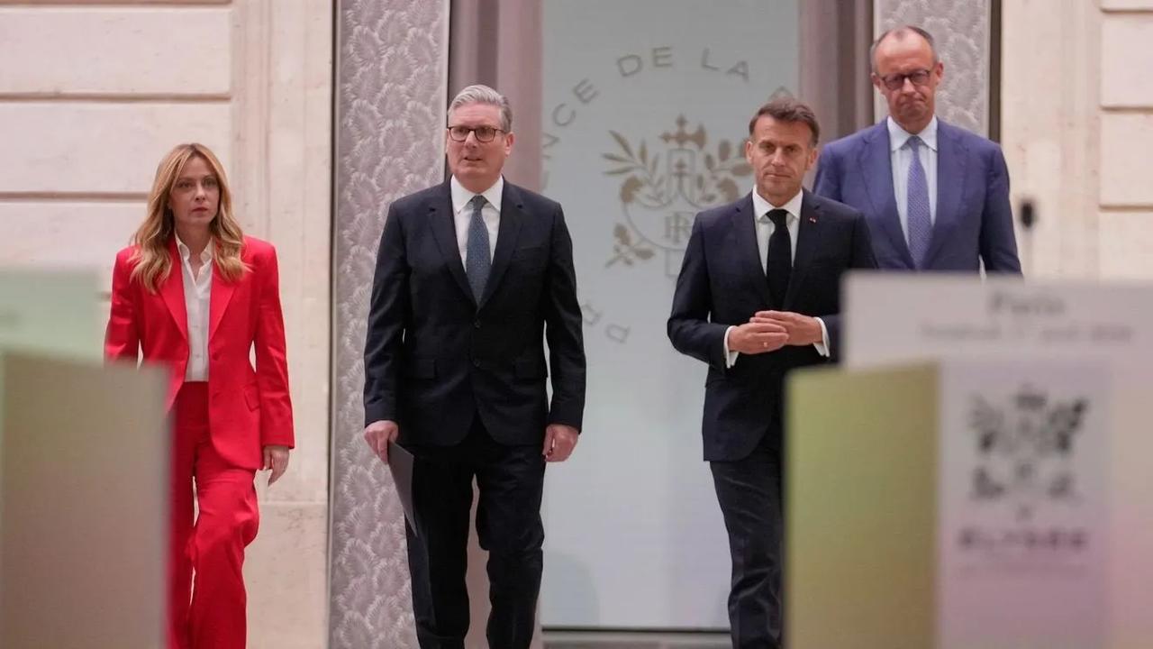 美国跟伊朗都快要打完了，欧洲“四巨头”出来发声了。

梅尔茨、斯塔默、马克龙和梅