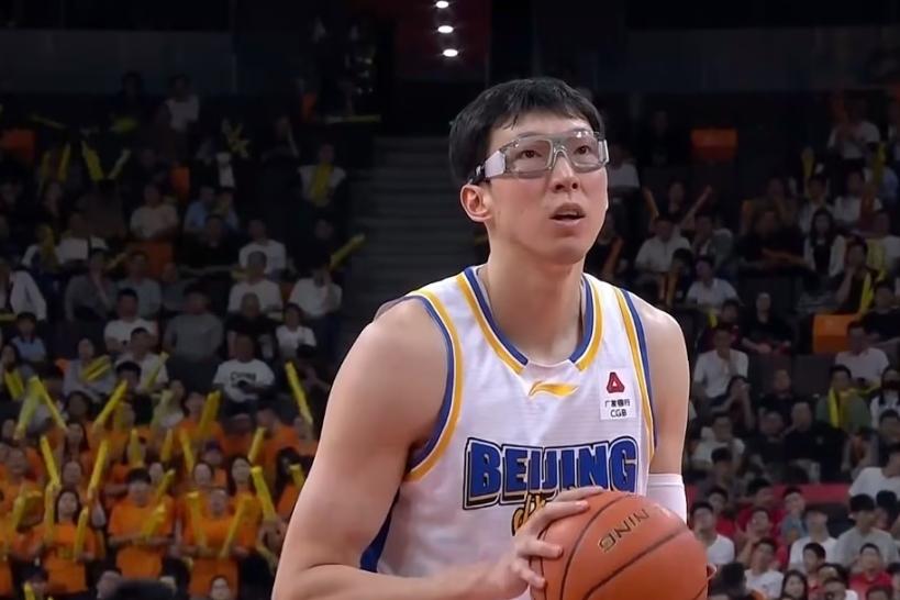 昨晚的CBA京粤大战堪称经典！广东队一度手握20分领先优势，但北京队在末节上演绝