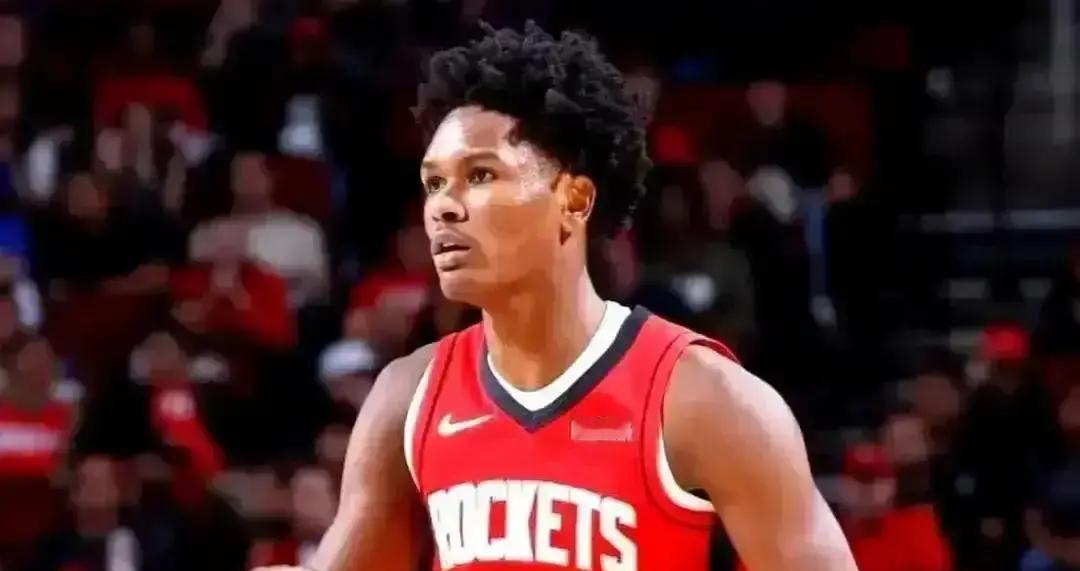 火箭四连败，赢球后才发现：撕碎马刺的不是格林，而是那被拿走的9分钟。
你发现了吗