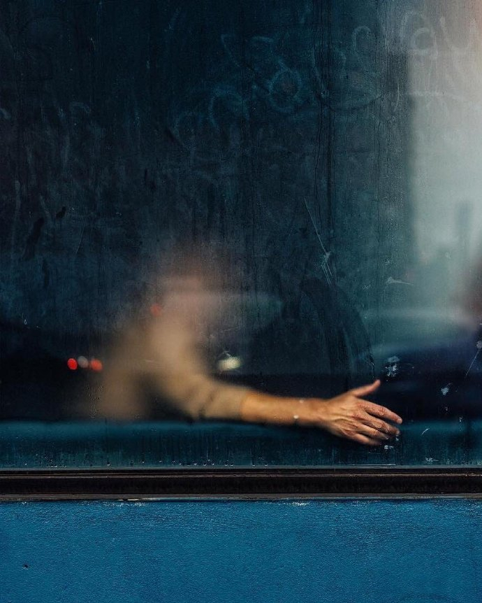 愈是运气不好，愈要沉住气默默振作，静静熬过去，切勿扰攘，制造笑柄，留下后患。 