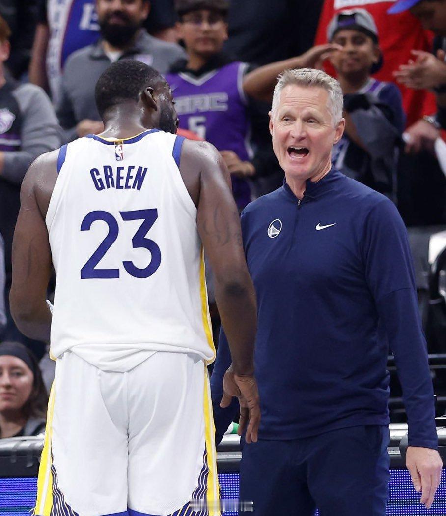 勇士跟队记者安东尼·斯莱特说，勇士已经把格林摆上货架，他14年的金州生涯或将结束