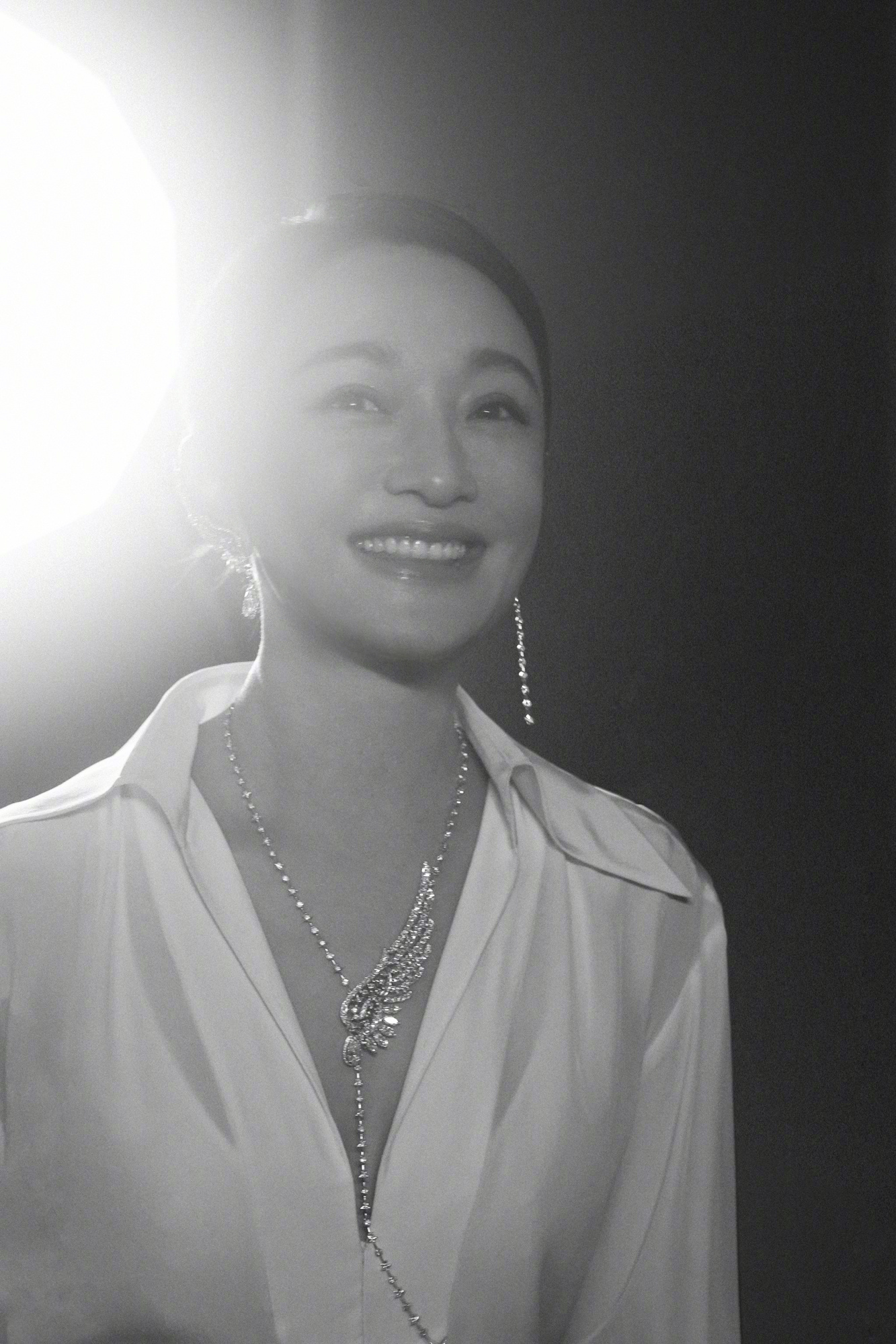 香家嫡长女周迅亮相香奈儿REACH FOR THE STARS臻品珠宝系列预览！