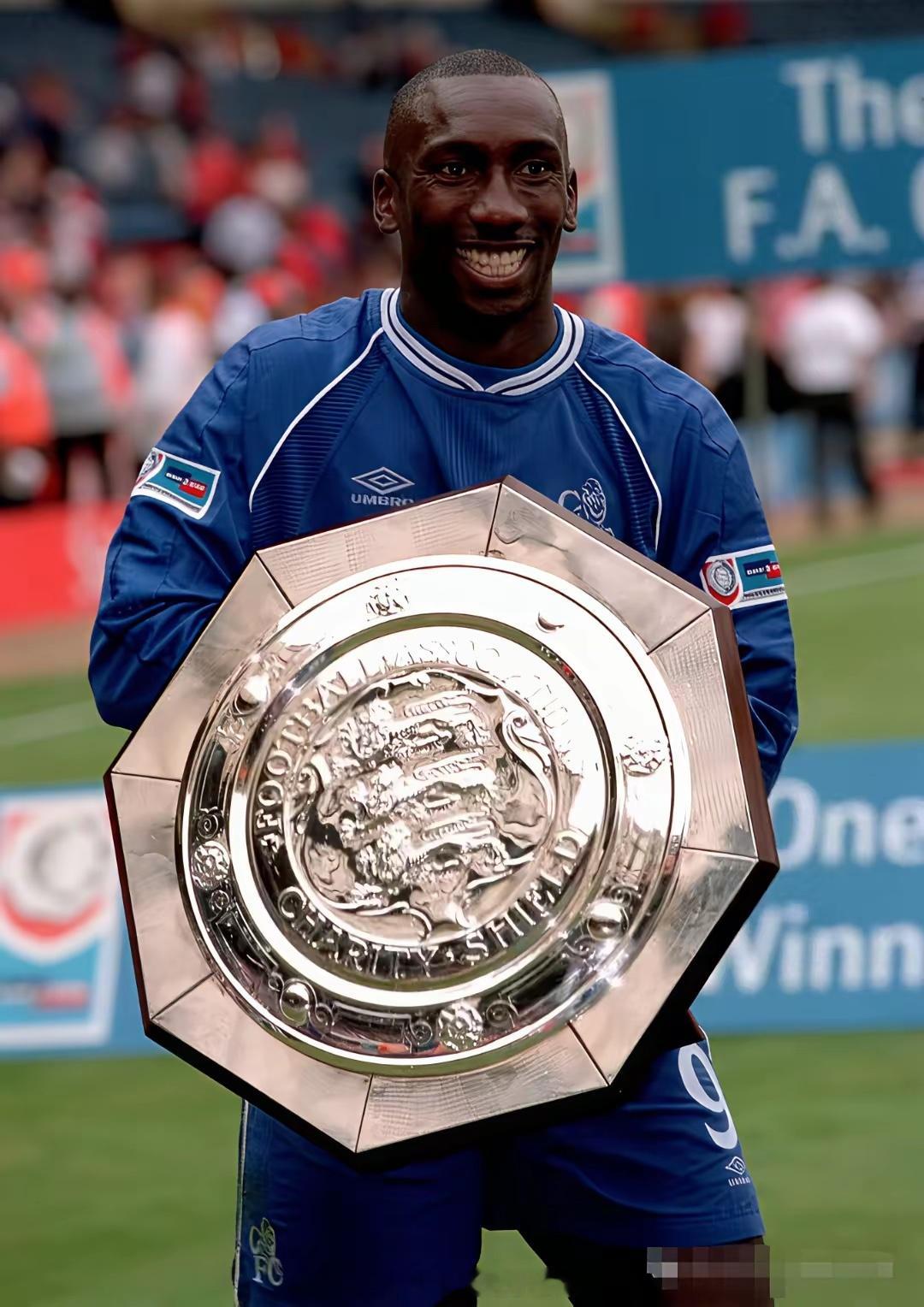 两夺英超金靴，西甲射手榜力压劳尔，进球如麻却在荷兰队不被重用。只能说，他是生不逢