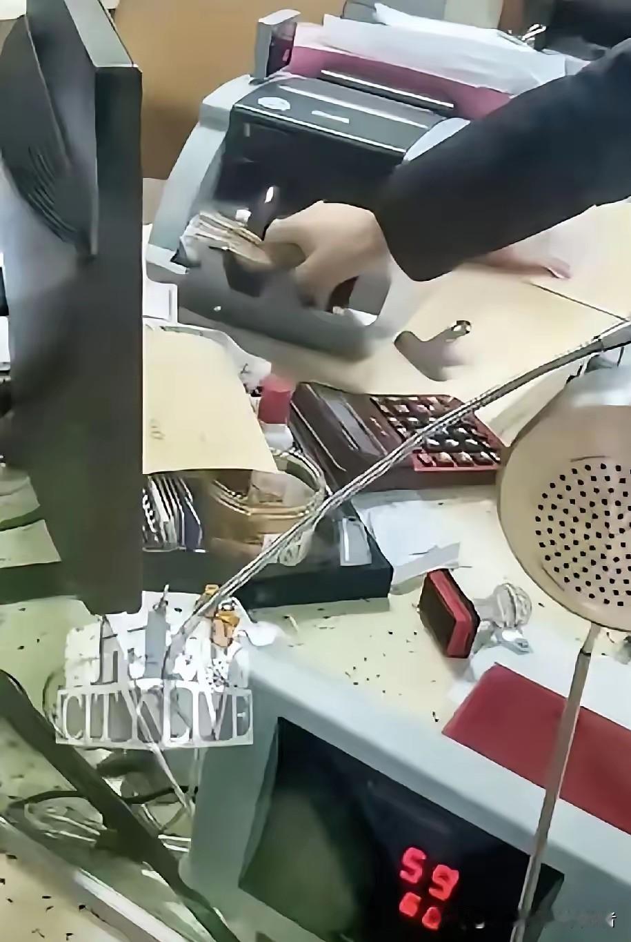 湖南娄底这事儿，看得我头皮发麻
 
湖南娄底这事儿，看得我头皮发麻。为了区区5块