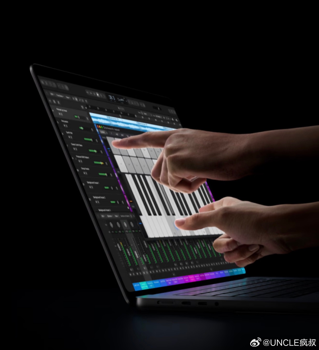 各位，苹果第一个重大改款 MacBook Pro 来了：「配备 PROLED X