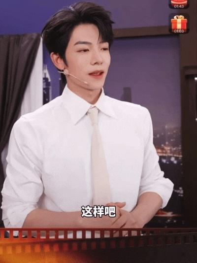 不是短剧演多了真成总了啊 全网同款文案刷屏了，我也想要曾辉送的苹果17啊！老师我