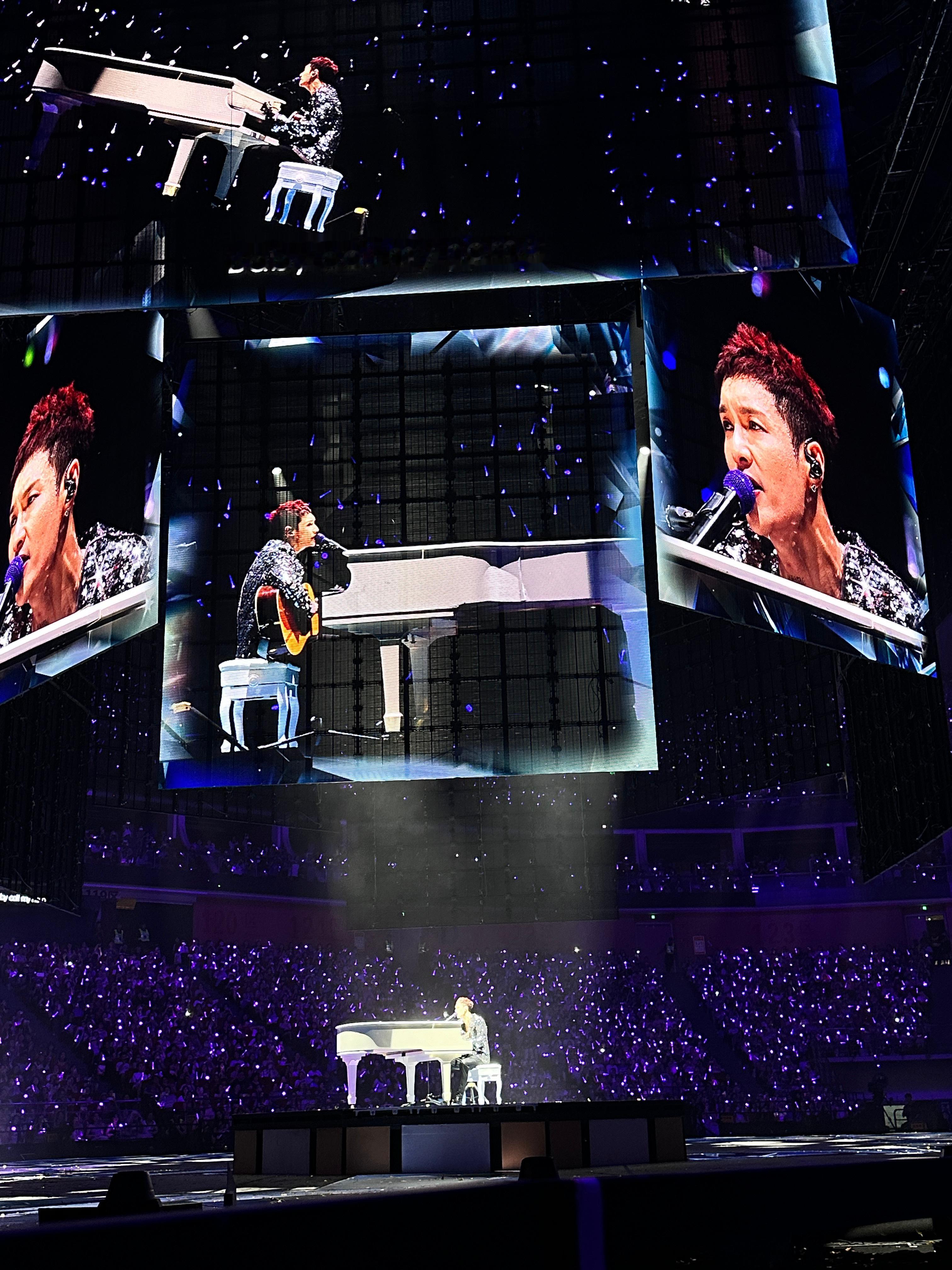 #演唱会[超话]# 来#张艺兴演唱会#了真的帅惨了！！！现场好嗨 好宠 安可好快