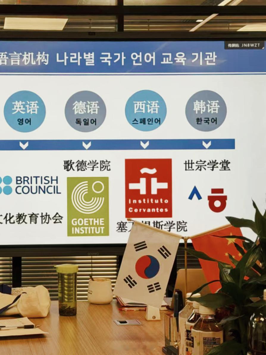 我的日常plog 谁能想到时隔多年之后我又会周六一大早起床九点钟坐进教室去上课 