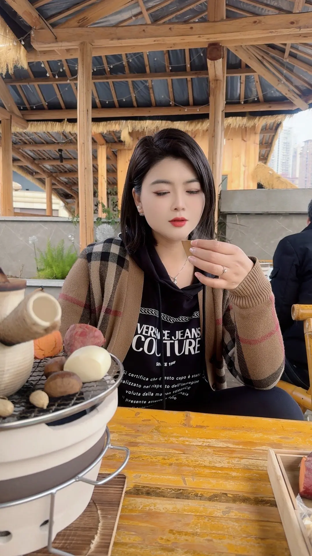 尽量躲开那些不喜欢的人，却总有几个嘴贱的小人来招惹我，又没本事来找我面...