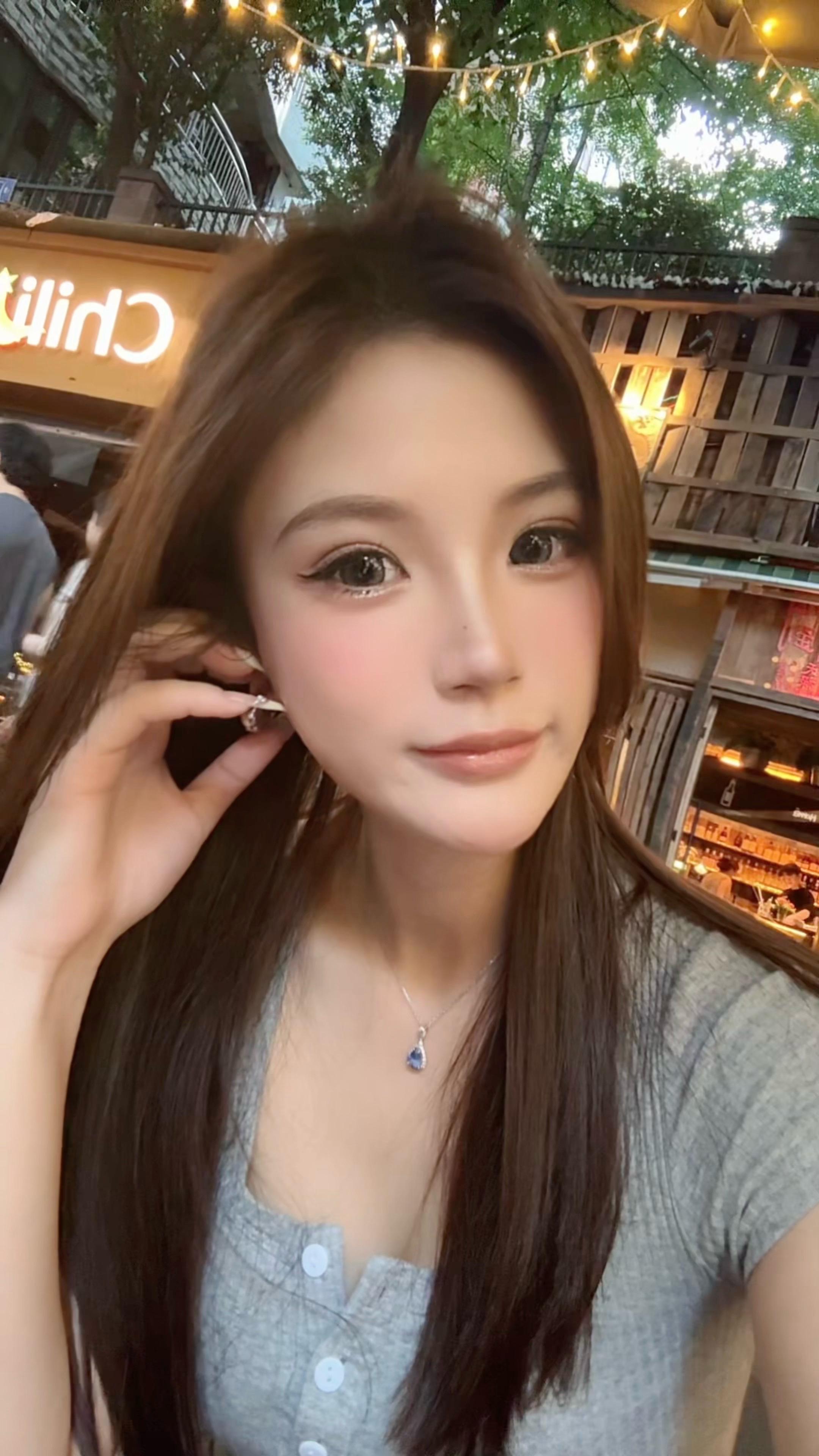 冬天会周而复始 该相逢的人总会相逢 我们不必总惦记遗憾 而是要学会期待