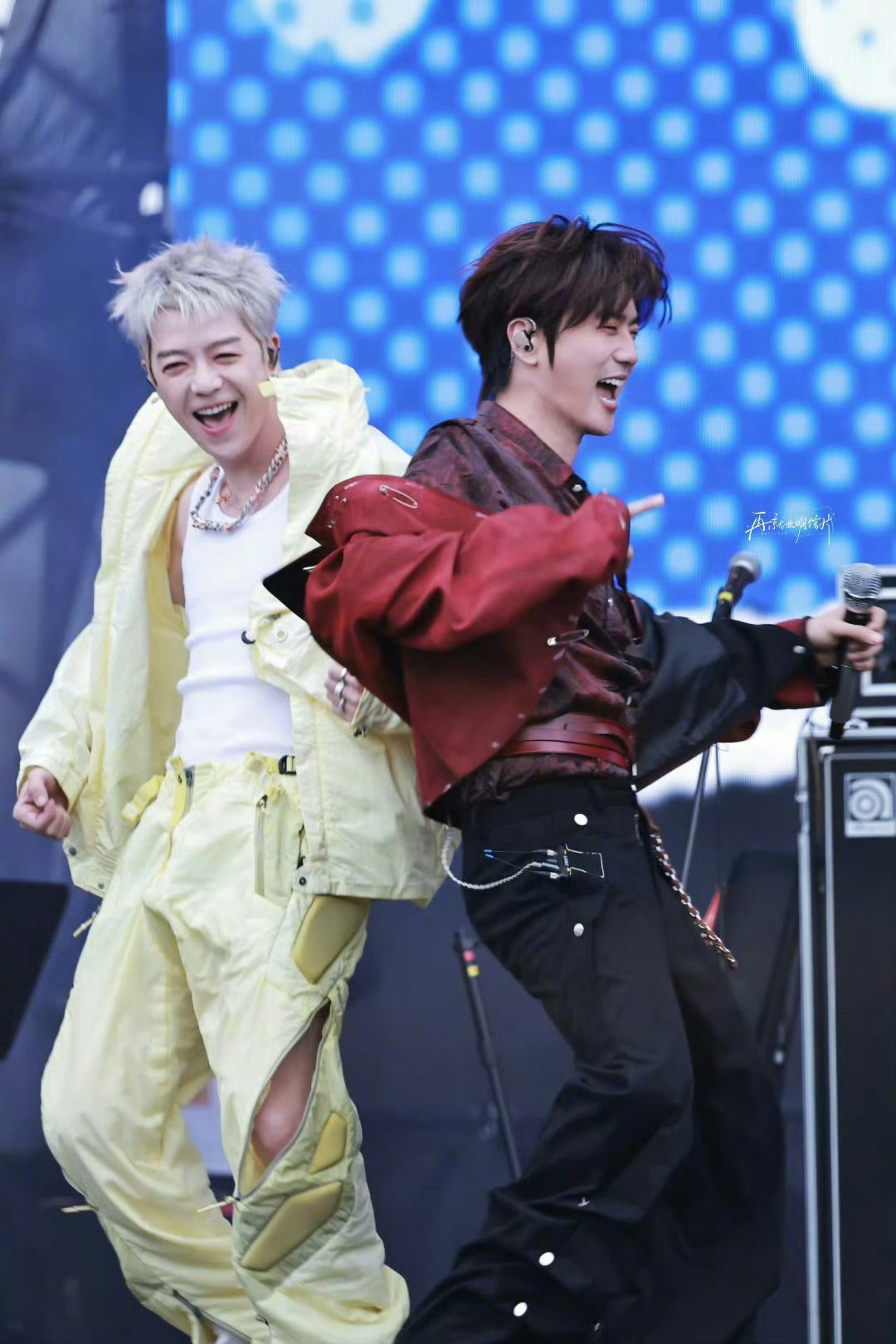 陆虎王栎鑫友谊 陆虎没有谁能拆散我的好朋友，和王栎鑫同台开心互动，友谊长存，再就