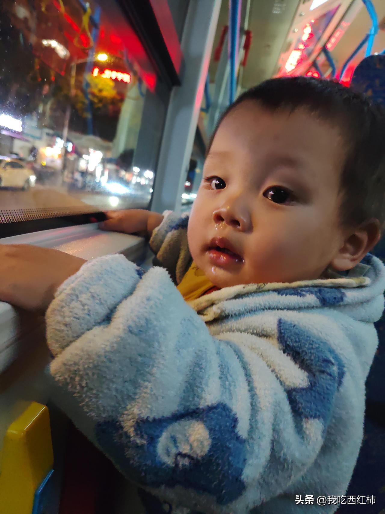 200多元也是巨款
今天收到快递，就是给小宝买的积木到了，儿子很喜欢积木，每次看