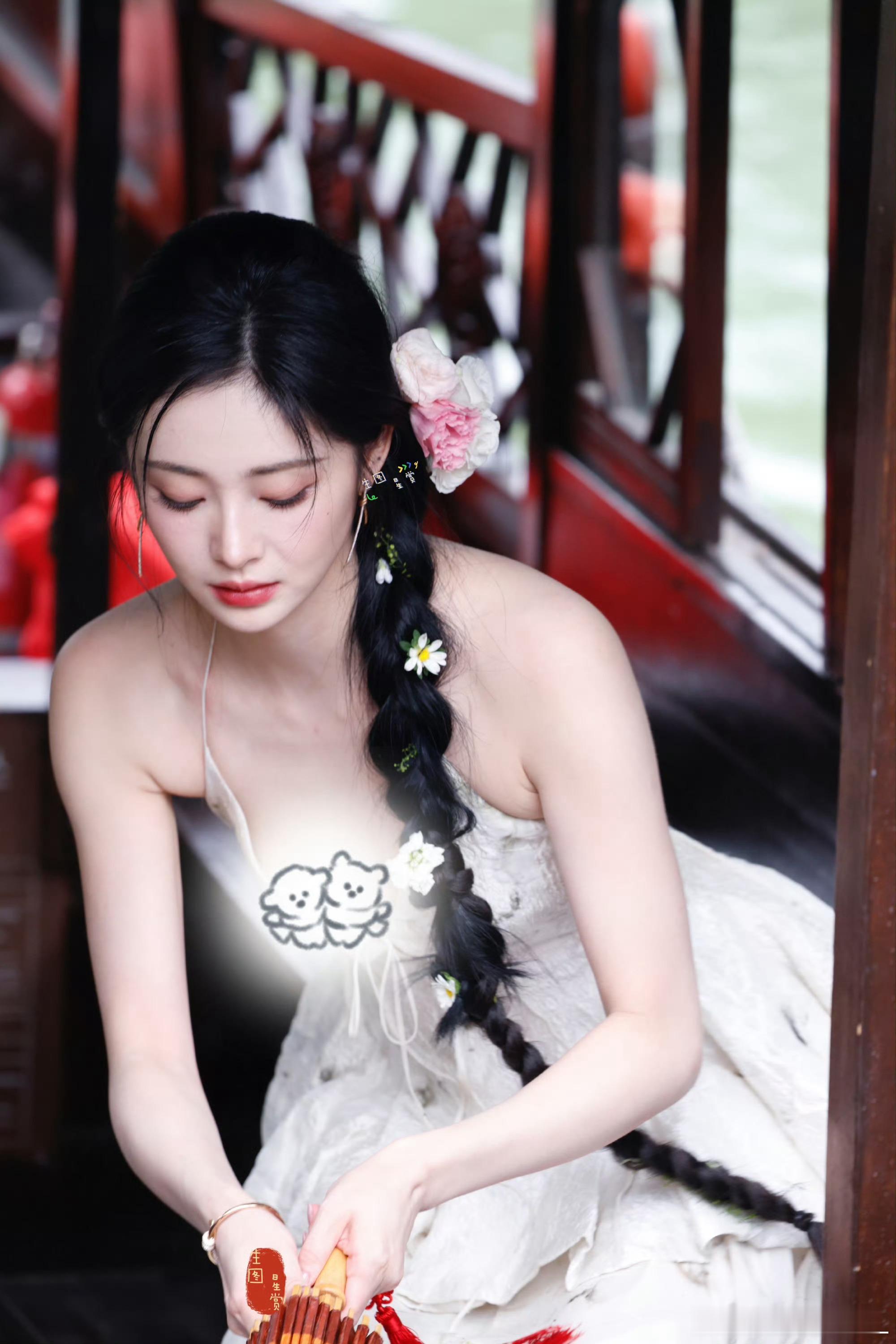 周洁琼江南美人具像化了周洁琼江南美人具像化了 被周洁琼这组路透狠狠拿捏，簪花编发