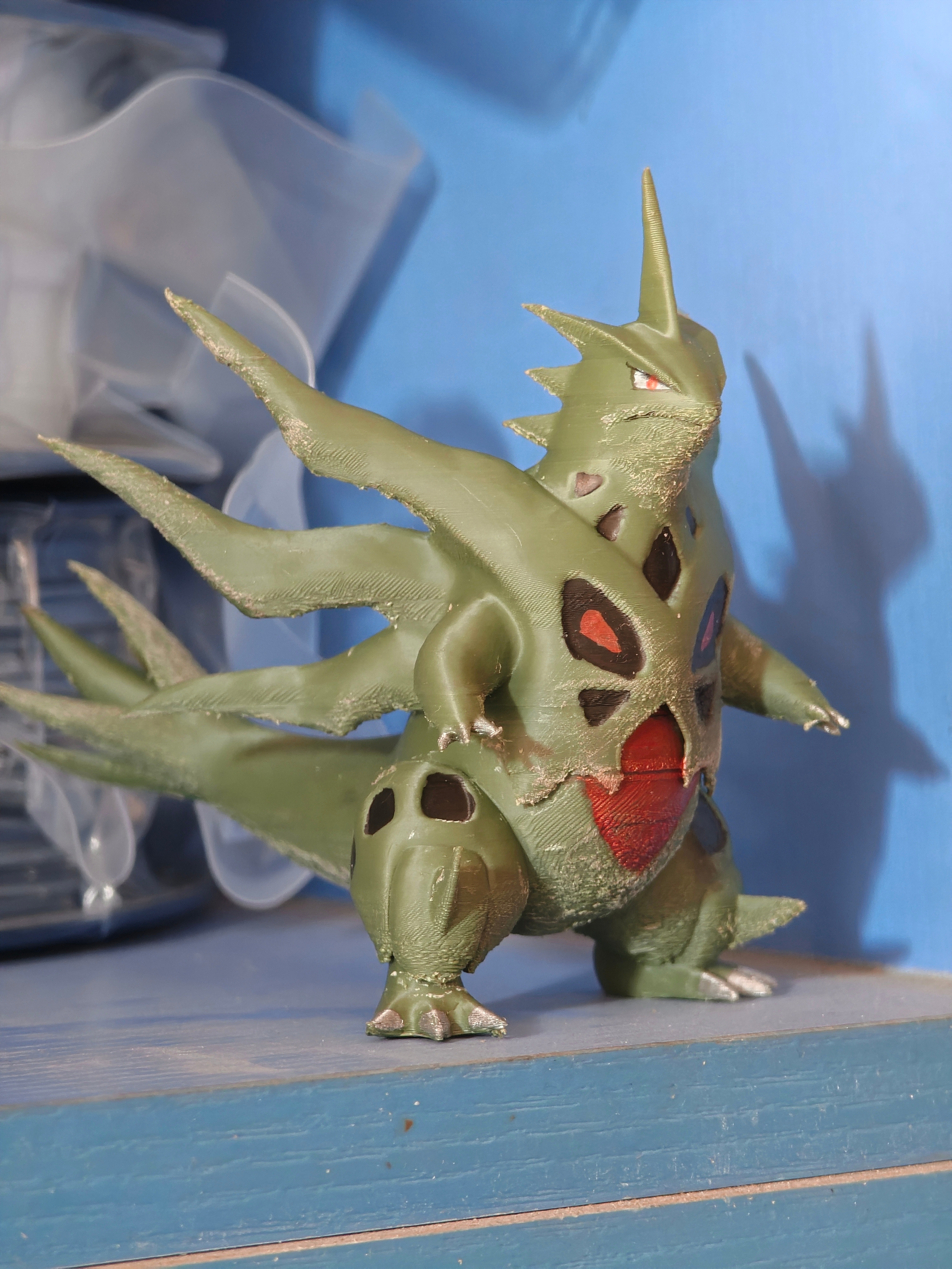 自己3D打印加手绘的班吉拉mega。参数按之前打印东风笔筒的没改，回抽太低了，坡