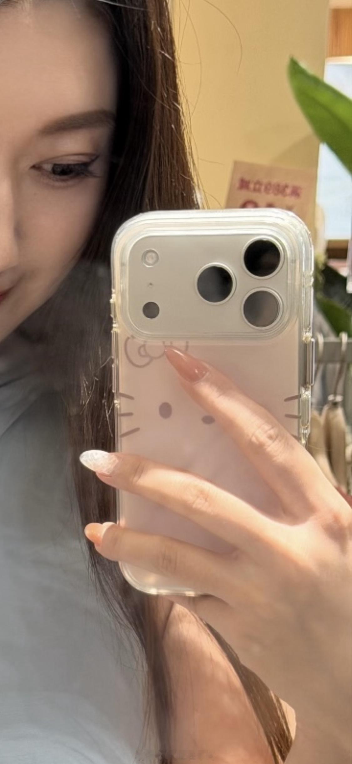 银色iPhone 17 Pro Max越看越好看了！ ​​​