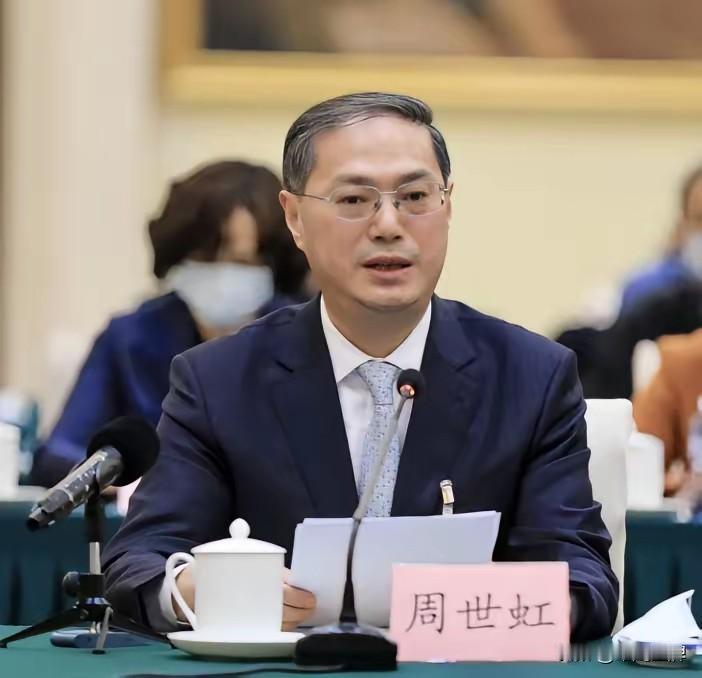 亿万打工人藏了多年的委屈，终于被人大方说透。政协委员周世虹直接提出，废除现行劳务