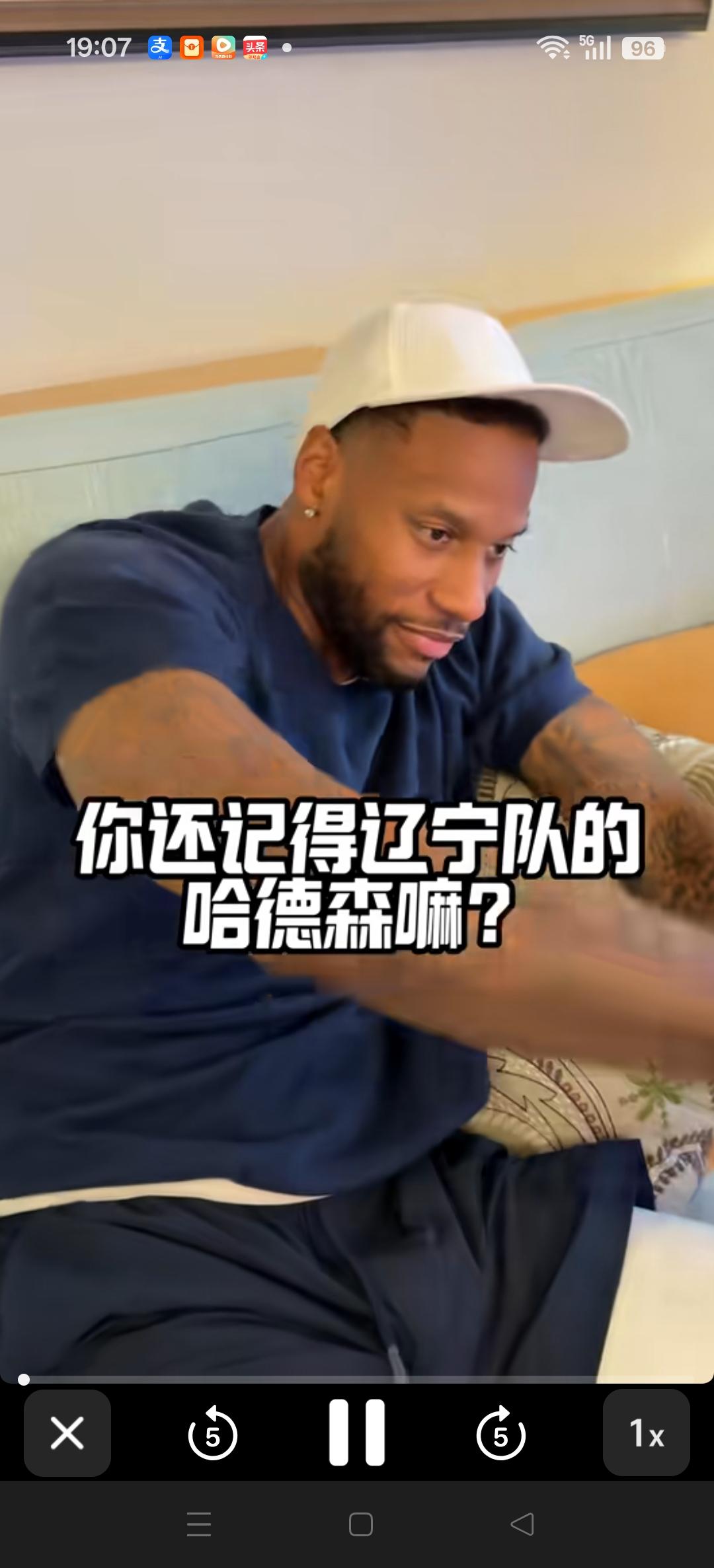 看来威尔斯和哈德森两个人之间谁也没有服过谁。
那百分大战就看看谁厉害吧。[比心]