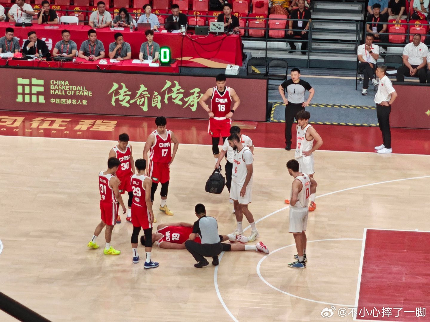 徐昕这是咋了？没事吧