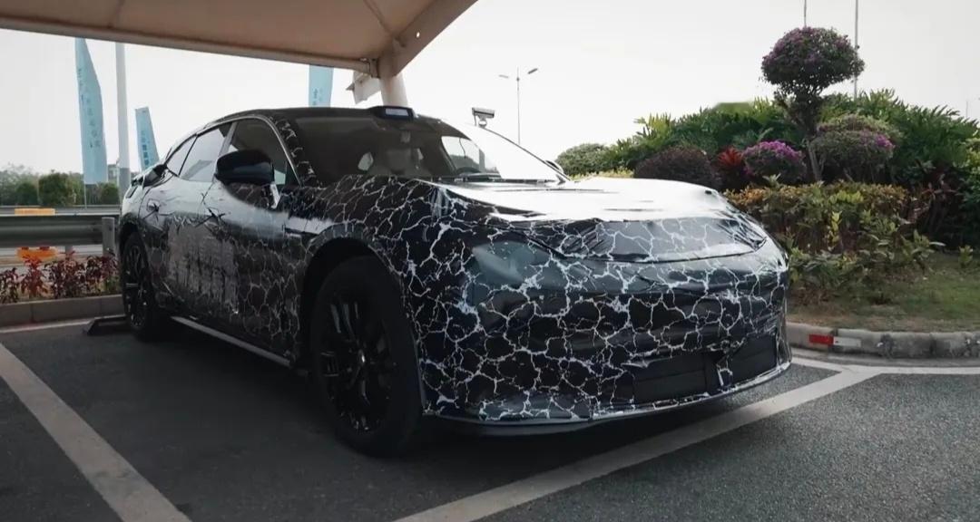 华为启境第一款车实车照，来了！启境的猎装轿跑，无框车门，一体式座椅，L3华为乾崑