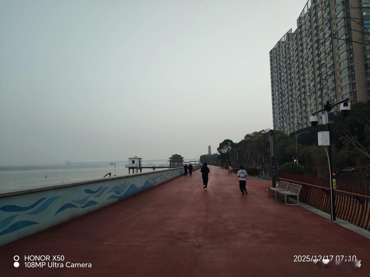 晒图笔记大赛长江岸边晨练打卡分享