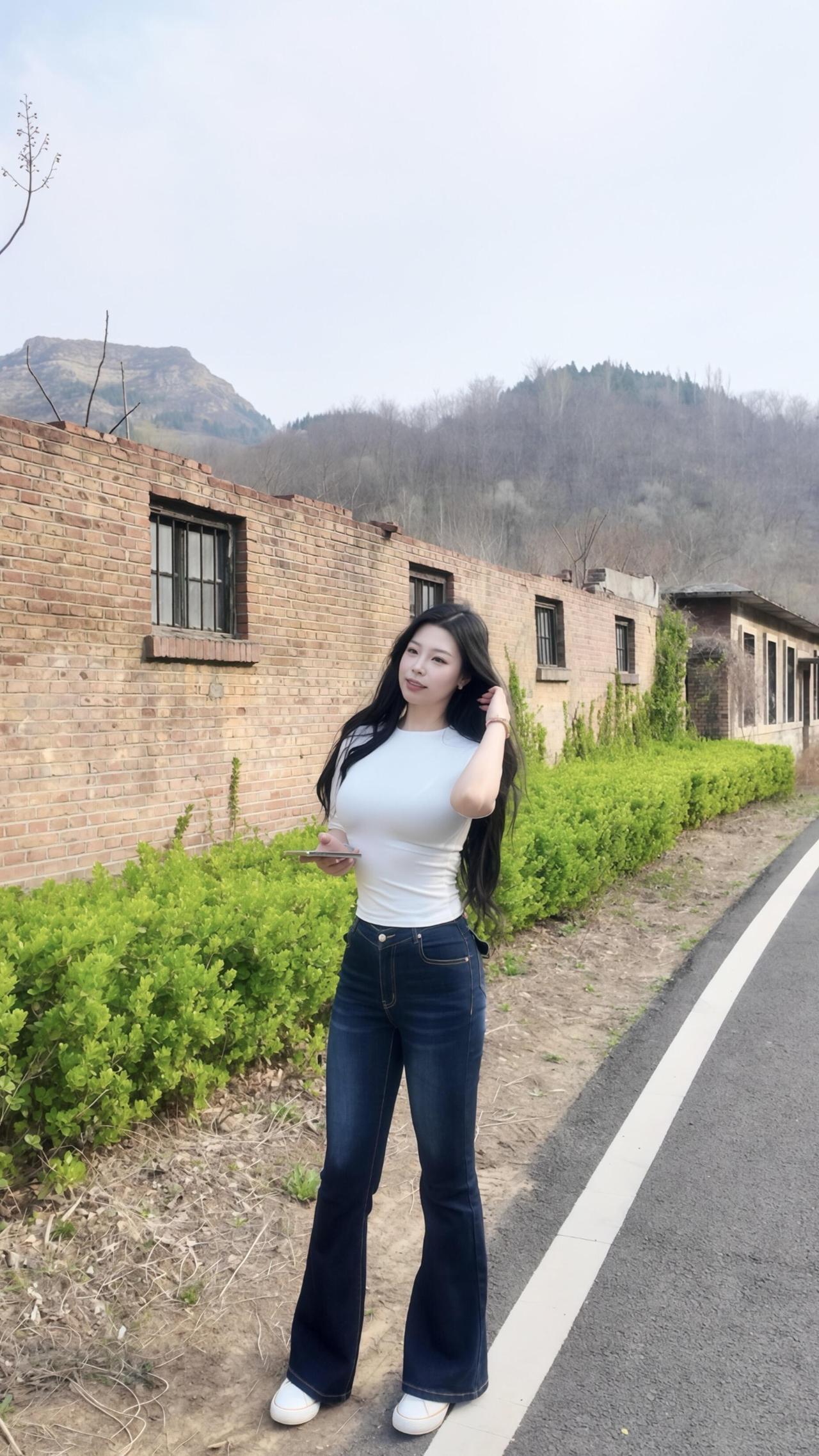 复古风穿搭，白T恤+牛仔裤，轻松自在。