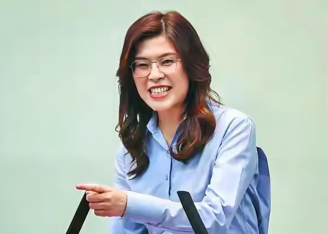 郑丽文6月21日出席新竹市一场典礼时再发谬论，“台湾不再是像过去的小媳妇，台湾也