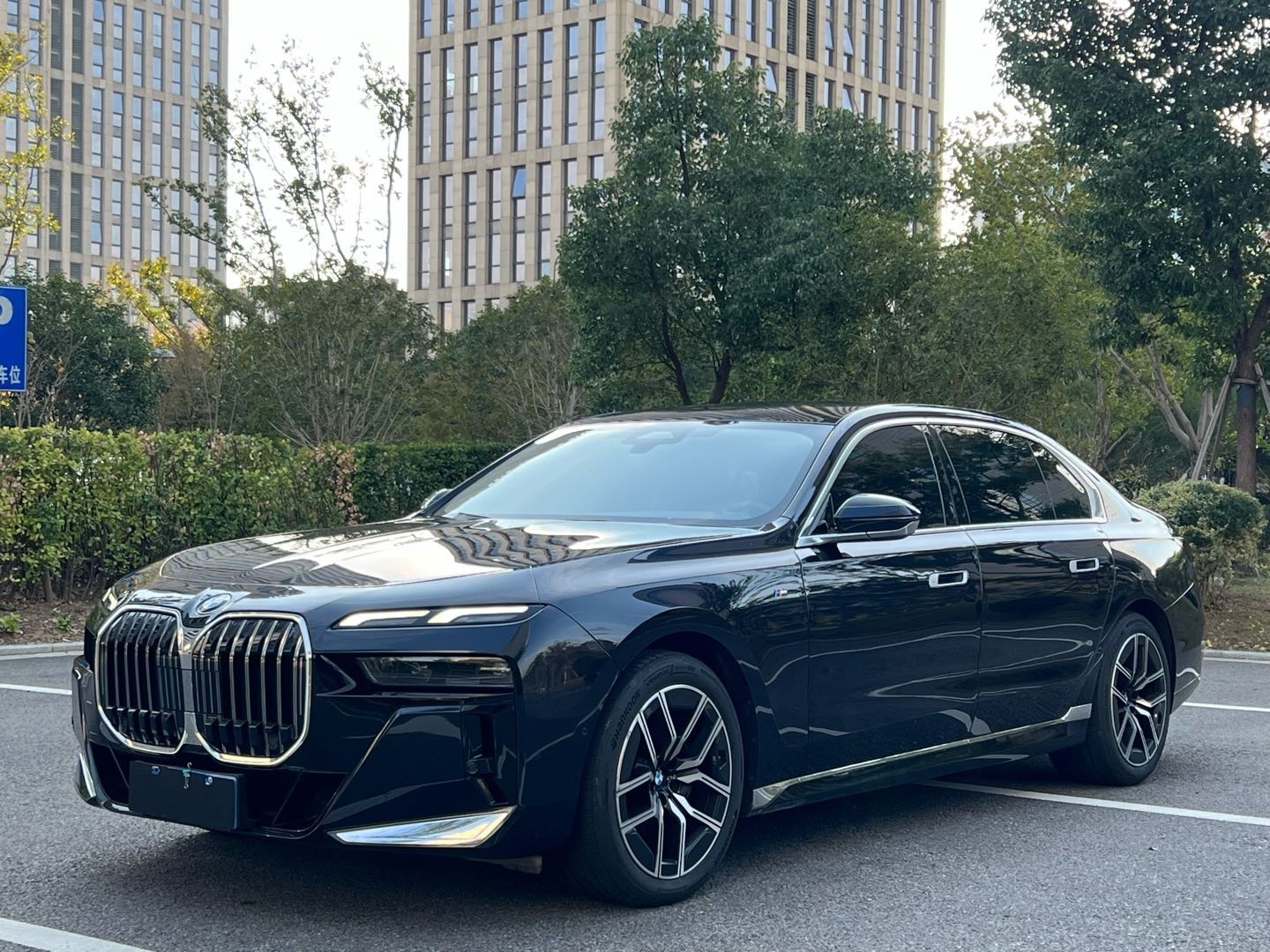 宝马735Li车主都喜欢贴标740Li ，好几台二手在售的都是这样的，不过一般人