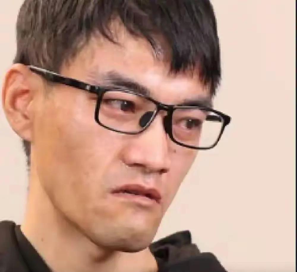 郁豹豹被拐34年，好不容易跟亲人相认了。
热乎气儿还没过多久。 就因为直播带货的