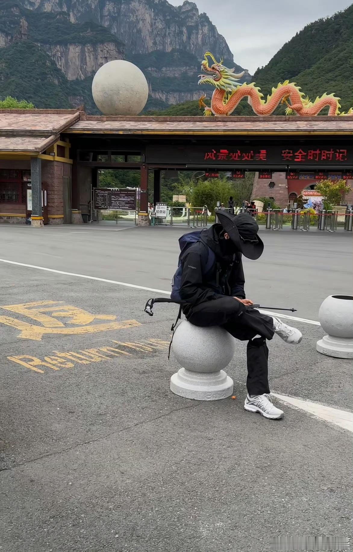 王星越 六天四省三山 王星越开启特种兵式旅行，六天横跨四省打卡三座名山，自驾奔赴