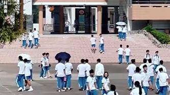 佛山季华中学教师招聘这事我看了好几遍，还是觉得离谱到家了。18个人面试物理教师岗