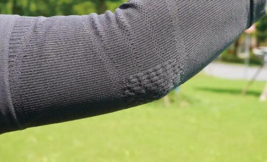 中国搞出全球首款纤维芯片，衣服成大号显示屏，将催生万亿新市场
 
中国科学家直接