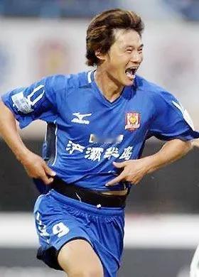 中国足球差在
1.足球人口少  
虽然有三级职业联赛支撑，各省市自治区也有专业队