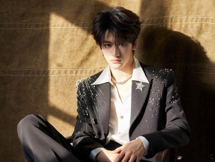 TFING微博之夜出发图 微博之夜出发图来啦！弟弟们全员状态拉满，干净利落的造型