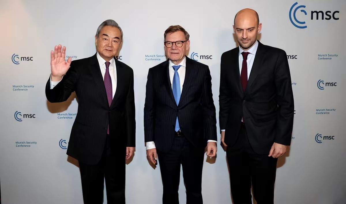 据新华社报道，2月13日，中德法三国外长进行了会晤。德国表示，重视中国在全球事务