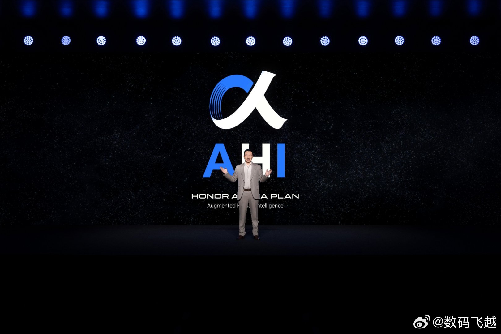 荣耀CEO李健称让AI既有IQ又有EQ就在2026世界移动通信大会上，荣耀CEO