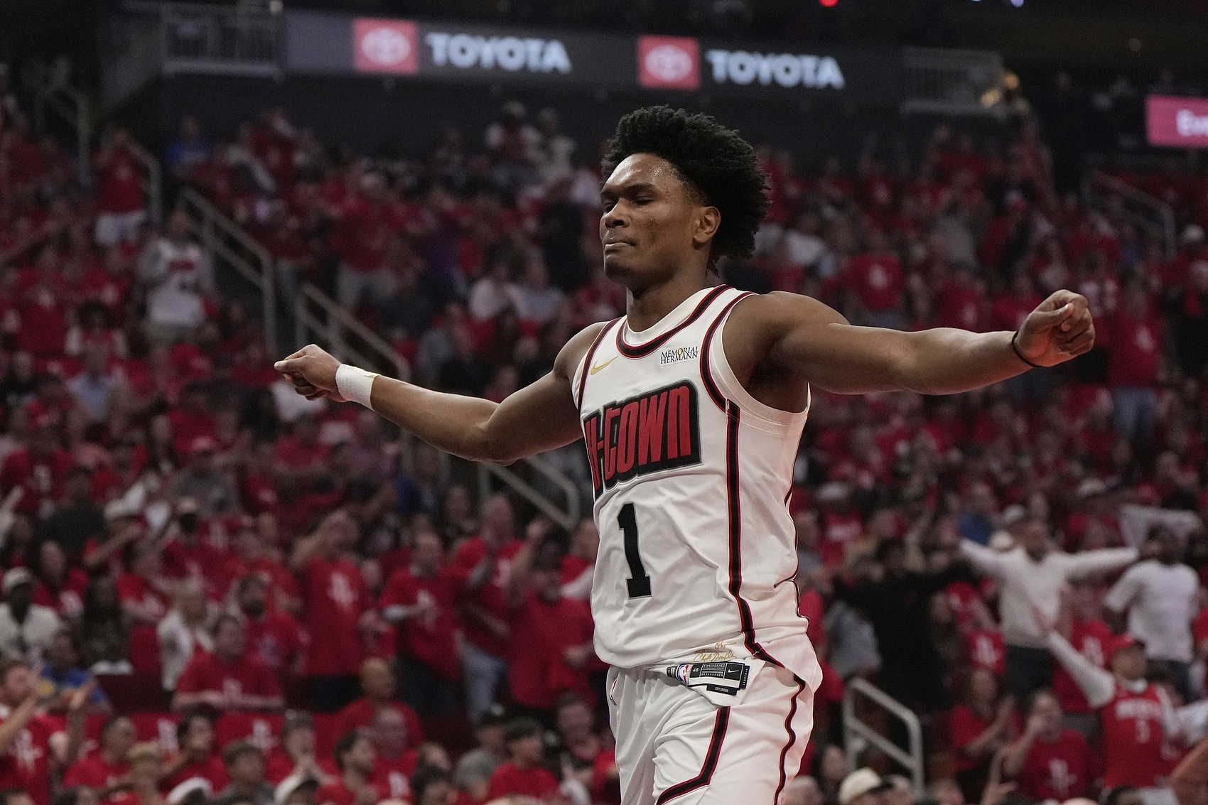 NBA最佳防守阵容有阿泰的狠劲！22岁113天！阿门成功入选最佳防守一阵，火箭队