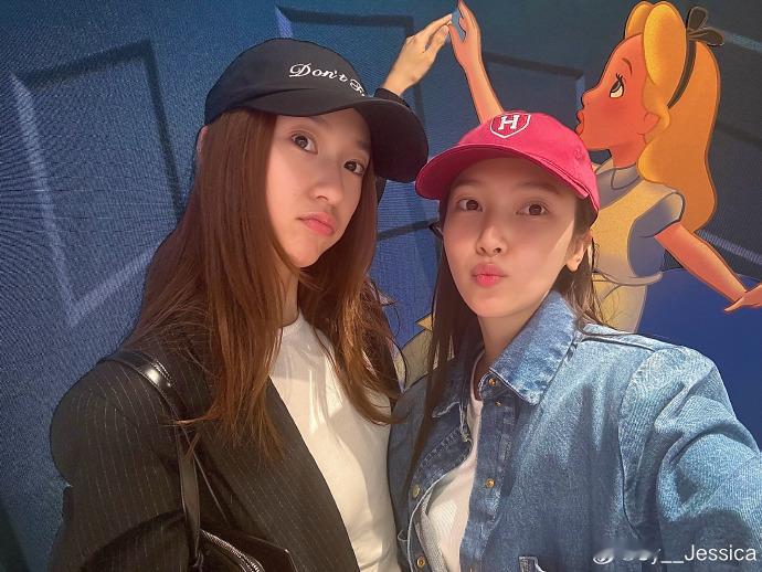 ：Jessica & Krystal九敏啊真的很爱郑式姐妹[泪]求两姐妹多出来营