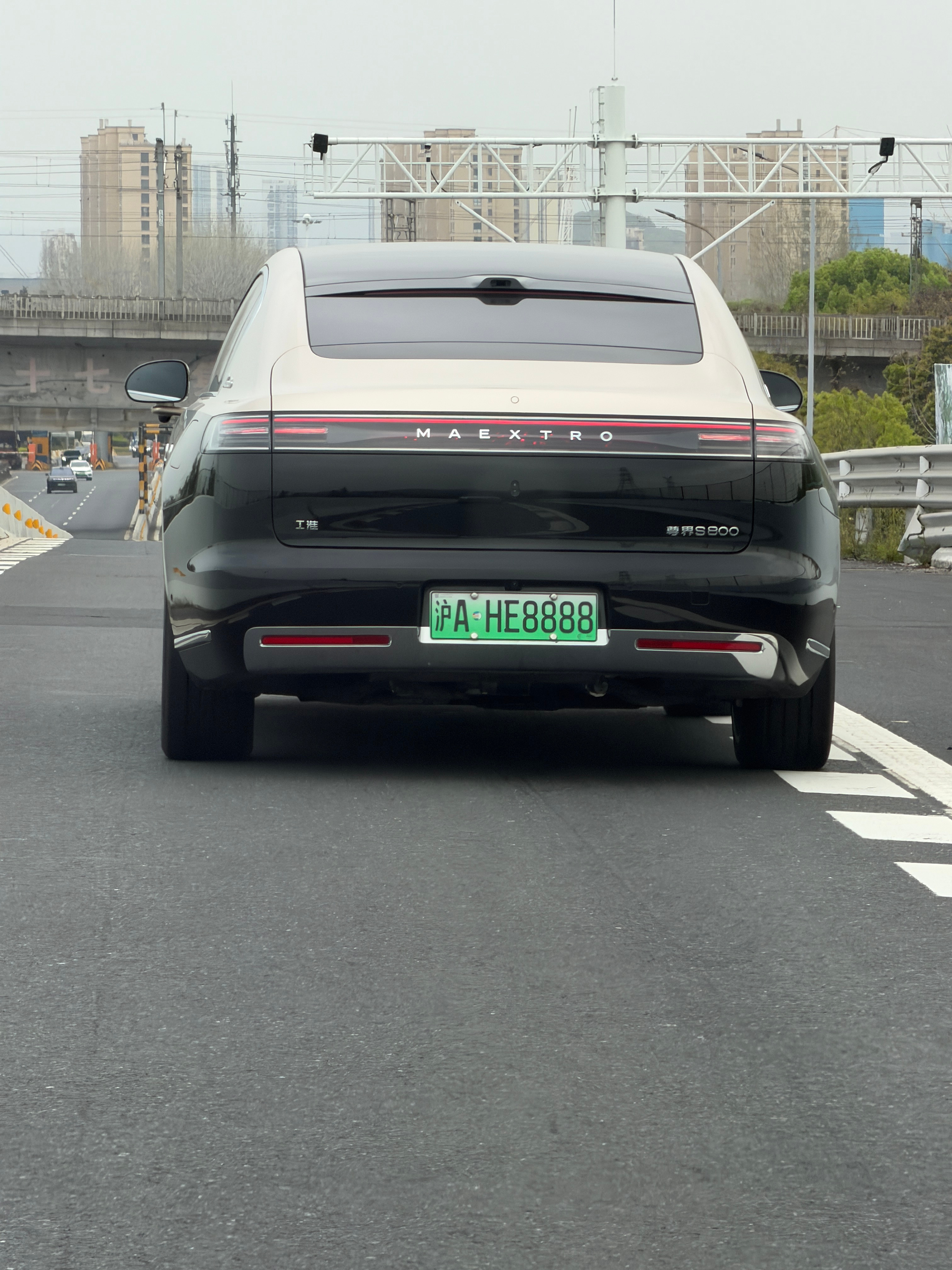 顶配尊界S800✖️8888（混动车牌和蓝牌一个价）太顶了目前看过最顶的。尊界这