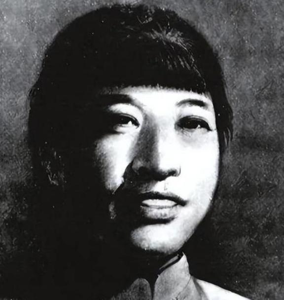 1928年9月19日，她被敌人带到刑场。他们将她衣服扒光，分开四肢绑在木桩上，开