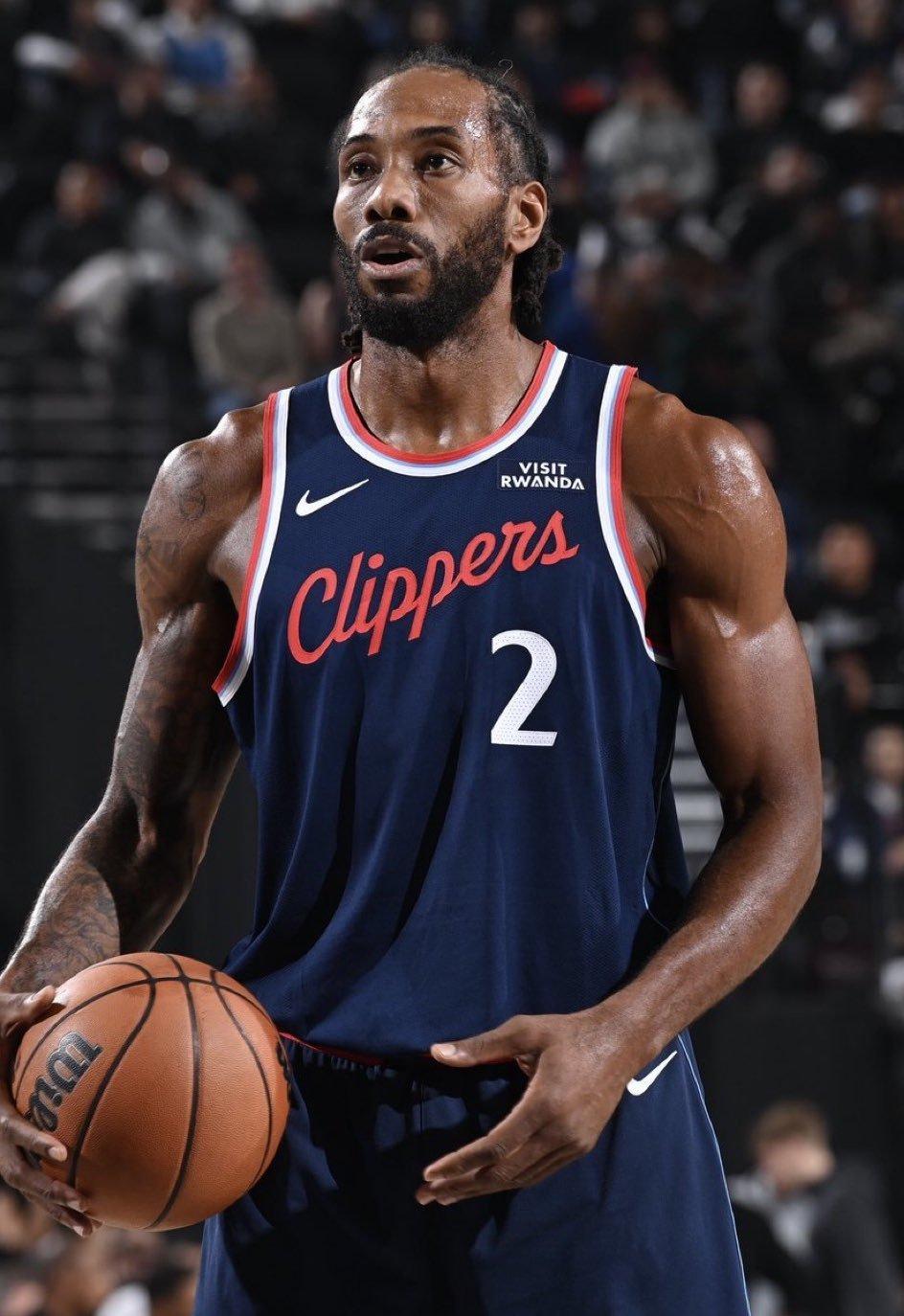 伦纳德今天对阵森林狼20次出手就砍下45分，比赛观感真炸裂！！！
除了高效只能用