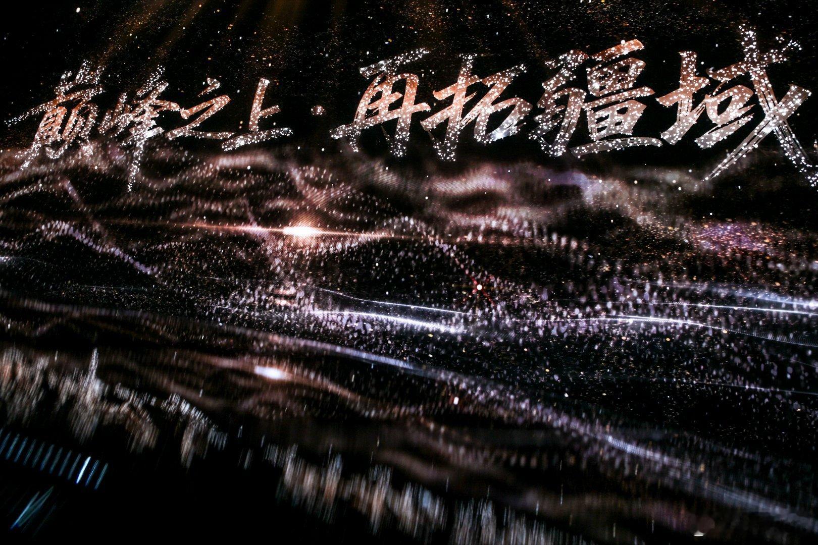 智己L9定价，上汽旗舰大六座。两个配置32.28万，35.28万。 