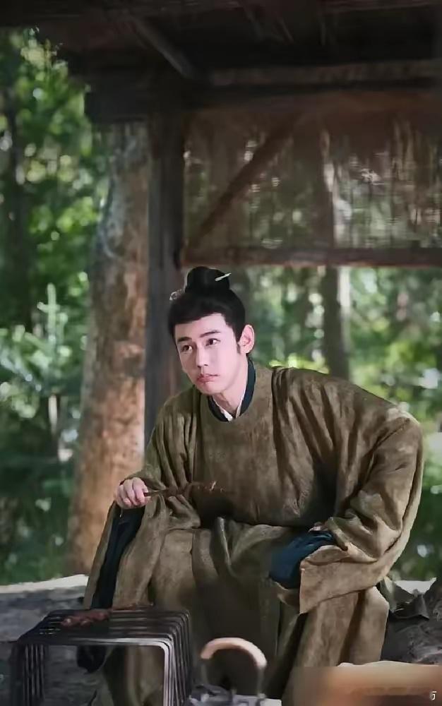 一个国家一级演员的儿子，宣言。出道15年，拍了40多部戏。最近才因为一个配角，被
