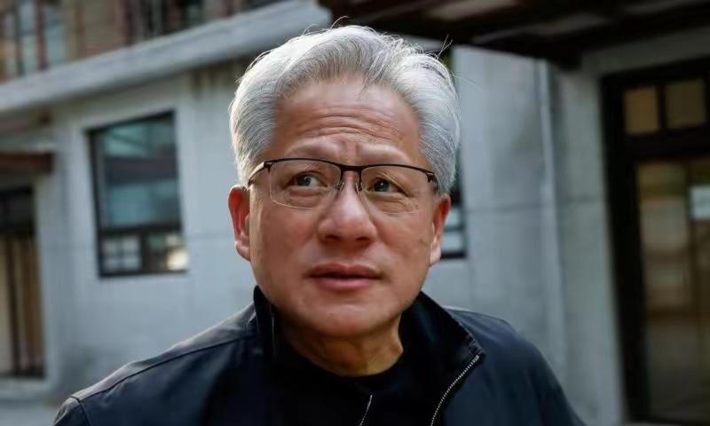 联合早报今天写道：“英国媒体报道，美国英伟达首席执行官黄仁勋将加入中国清华大学经