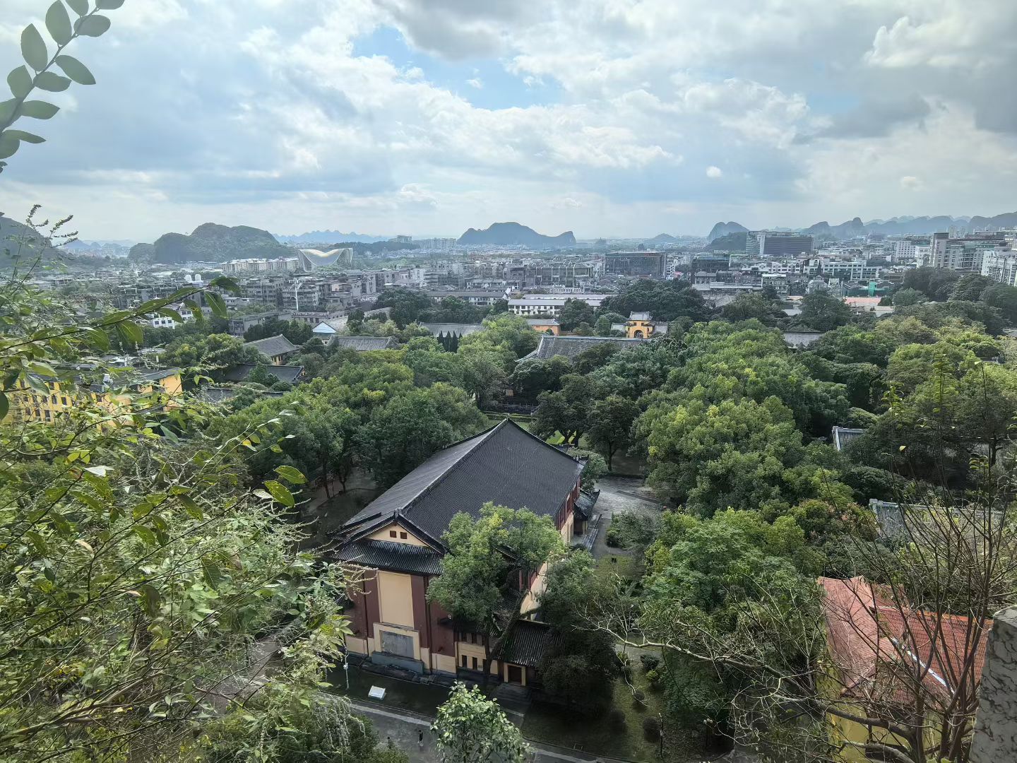 中国桂林，明朝朱元璋侄孙的靖江王府，独秀峰，如今的广西师范大学(王城校区)。 ​