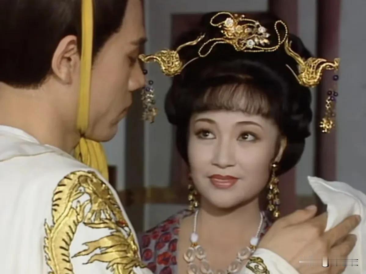 有网友问？为什么李治在的时候武则天不找男宠，首先李治在的时候，武则天可不敢这么做