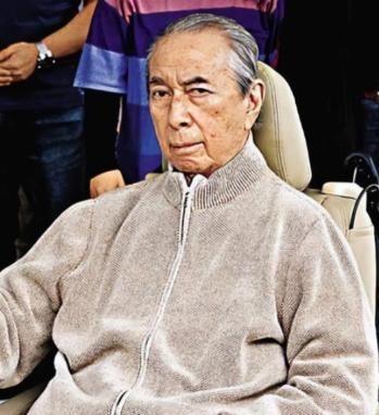 何鸿燊是个谜！2009年，88岁何鸿燊各脏器就已衰竭，但他直到2020年才死亡，
