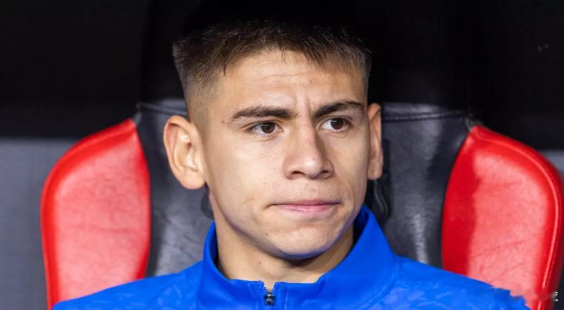 据《每日体育报》报道，阿根廷新星埃切韦里极有可能在2026年1月冬季转会窗开启后