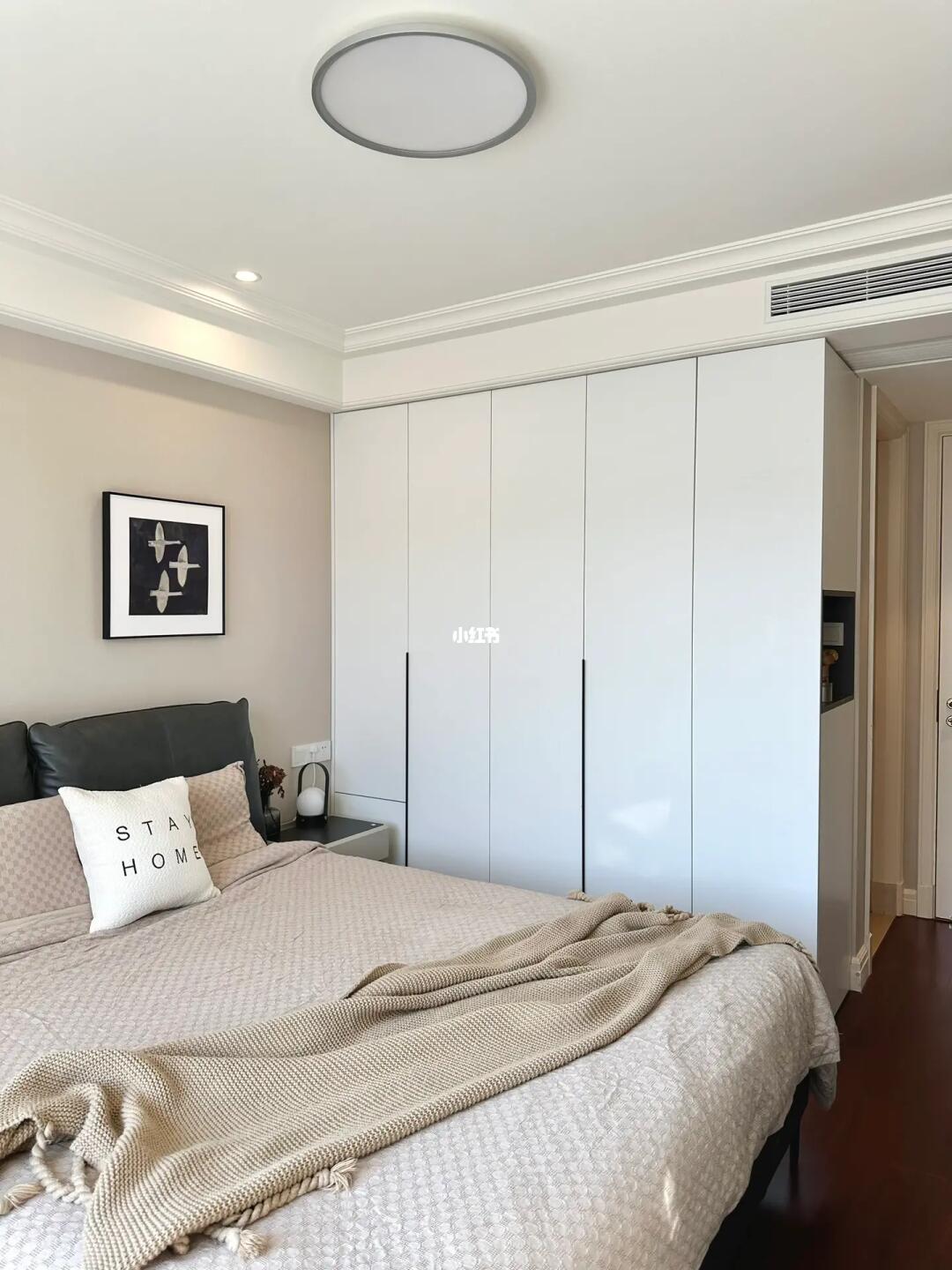 10㎡两人居 | 原来衣柜真的🉑以决定卧室颜值
