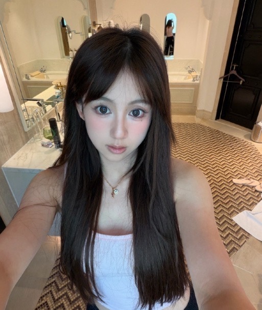 韦世豪妻子控诉遭谩骂西南德比赛程激烈，球迷情绪高涨，失利后可能将情绪迁怒于球员家